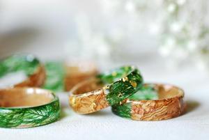 Anillo de Acrílico Pulido Hecho a Mano con Incrustaciones de Resina Verde y Madera Natural, Tema de Naturaleza, Ángel, Arte Moderno Coleccionable, Unisex, Cajas de Madera, Decoración de Pared - Product Image 6