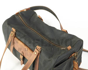 Bolsa de Viaje de Nailon Premium de Gran Capacidad (30-40L) con Múltiples Compartimentos, Herrajes Resistentes, para Hombres y Mujeres, Viajes de Fin de Semana o Pernoctaciones - Product Image 5