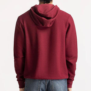เสื้อฮู้ดผู้ชายสีเบอร์กันดี ทรงปกติ ผ้าถัก สีพื้น เรียบง่าย สวมใส่สบาย มีกระเป๋าหน้า เหมาะสำหรับใส่ในฤดูใบไม้ร่วง - Product Image 6