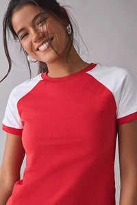 Camiseta Corta de Mujer con Manga Raglán y Ribete en Contraste, 100% Algodón, Ajuste Ceñido, Estilo Baby Tee, Venta al por Mayor, Personalizable, Top Corto Streetwear - Product Image 4