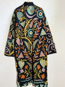 Manteau long brodé à la main avec un motif de mauvais œil |   Veste en coton Suzani bohème |   Vêtements d'extérieur d'art populaire |   Vêtements de festival artisanaux - Product Image 5