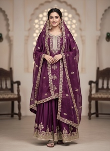 Elegante Conjunto Kurta Palazzo de Seda Fendi con Adornos de Diamantes, Bordado de Lentejuelas y Dupatta Artística - Product Image 3