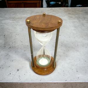 Sablier en bois, laiton et verre, 5 minutes, léger, avec un design classique élégant, pour le bureau, le travail et la décoration - Product Image 5