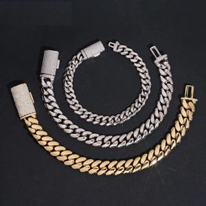 Conjunto de Collar de Cadena Cubana de Lujo con Incrustaciones de Moissanita en Plata de Ley y Chapado en Oro, Joyería Hip Hop con Cierre de Moissanita Engastado en Puntas - Product Image 1