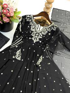 Vestido Tradicional Bordado Negro Largo Hasta el Suelo para Mujer, Corte Holgado, Estilo Indio Pakistaní para Fiestas - Product Image 5