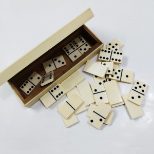 Boîte de rangement classique pour dominos avec couvercle coulissant, jeu de dominos de style vintage avec tuiles finition ivoire pour une soirée de jeu élégante - Product Image 3