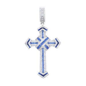 Pendentif Croix Couleur Baguette - Pendentif Artisanal en Moissanite et Argent 925, Bijoux Fins Faits Main à Prix Abordable - Product Image 3