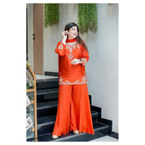 Colección de Ropa Étnica de Diseñador de Primera Calidad, Suministro Directo de Fábrica, Crepé Natural con Bordado, Kurti, Pantalón y Dupatta - Product Image 1