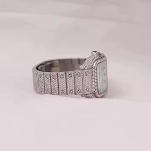 Reloj de lujo con diamantes para mujer, caja rectangular de 30mm, cristal de zafiro analógico de cuarzo, banda de acero inoxidable, cierre de mariposa con números romanos - Product Image 5