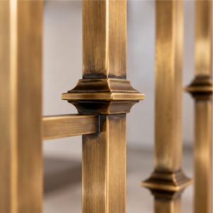 Rampe d'escalier moderne en métal bronze avec balustres linéaires pour villas, hôtels et intérieurs contemporains - Product Image 2