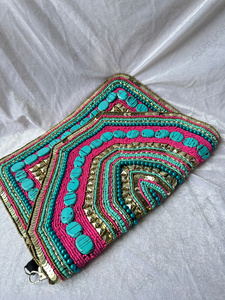 Bolso de mano con cuentas de turquesa, bordado tribal rosa, lentejuelas, estilo bohemio, artesanal, para festivales, a la moda - Product Image 4