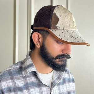 Precio de fábrica 2026 Gorra trucker de cuero genuino con pelo de vaca, estilo western, ajustable, malla, marrón, rústica, vaquera, a la moda - Product Image 5