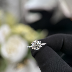 Bague de fiançailles en or blanc 14 carats avec diamant de laboratoire rond de 1,00 carat, certifiée IGI, solitaire classique à 6 griffes - Product Image 6