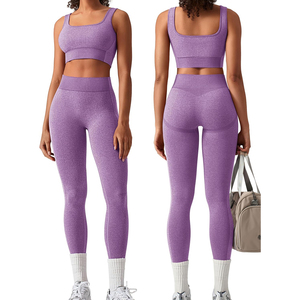 Conjunto de Yoga Rosa de Dos Piezas: Leggings de Cintura Alta y Sujetador Deportivo con Espalda Cruzada y Cuello Cuadrado, Sin Costuras, de Color Liso, en Spandex y Poliéster - Product Image 4