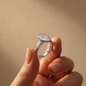 Bague solitaire classique en or massif 14 carats avec diamant taille marquise de 2,00 carats, unisexe, cultivé en laboratoire, cadeau idéal pour mariage ou fête entre amis - Product Image 5