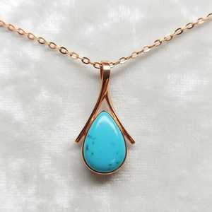 Pendentif délicat en turquoise « La Belle Endormie » en argent sterling 925 plaqué or 14 carats, pierre précieuse bleue, cadeau de bijoux pierre de naissance - Product Image 5