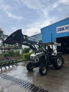 Cargador de Ruedas Agrícola con Cucharón Giratorio 4 en 1 para Tractor Eicher con Alta Capacidad de Elevación y Estructura Desmontable - Product Image 5