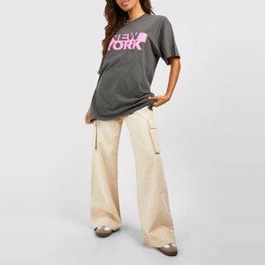เสื้อยืดผ้าฝ้ายสีเทาขนาดใหญ่พิเศษ พิมพ์ลายฟอยล์สีชมพู New York ด้านหน้า คอกลม แขนสั้น สไตล์ลำลองสำหรับผู้หญิง - Product Image 3