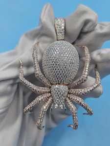 Pendentif Araignée en Argent 925 avec Moissanite Ronde Pavée, Pendentif Bling Personnalisé pour Homme - Product Image 5