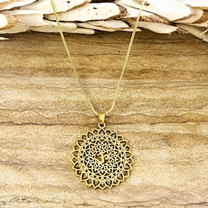 Pendentif Om Bohème Préféré du Marché, Bijoux Spirituels en Laiton pour Femme, Plaqué Or 18 carats, Charme Mandala Sacré en Filigrane, Vente en Gros OEM ODM - Product Image 1