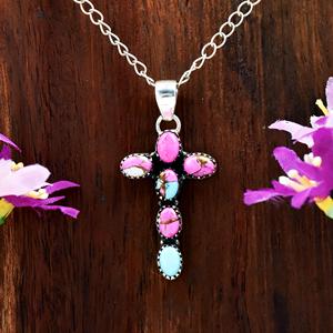 Pendentif Croix Chrétienne en Argent Sterling avec Pierre Turquoise Naturelle et Coton Doux, Cadeau Chrétien pour Femme, Collier Fin, Bijoux - Product Image 2