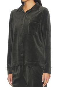 Chemisier décontracté tissé pour femme, col mandarin, manches raglan, boutonné, en velours mi-lourd, printemps, écologique, vente en gros OEM - Product Image 3