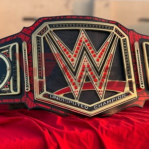 เข็มขัดแชมป์มวยปล้ำแบบไม่มีข้อสงสัย รุ่น Roman Reigns 1,316 วัน ซีรีส์ลายเซ็น  ขนาดผู้ใหญ่  วัสดุสังกะสี 4 มม.  แบบสั่งทำพิเศษ - Product Image 3