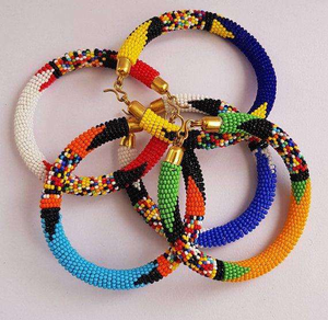Bracelet brodé de perles fait main de luxe élégant, accessoire classique pour les fashionistas raffinées - Product Image 1