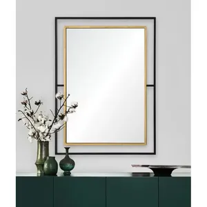 Espejo redondo de metal hecho a mano para realzar estudios acogedores y espacios de vida íntimos con un toque personalizado - Product Image 1