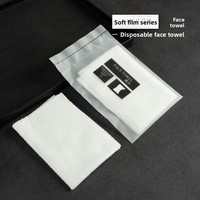 Kit d'articles de toilette jetables pour hôtel : Peigne, shampoing et gel douche, brosses à dents élégantes et articles de toilette pour invités