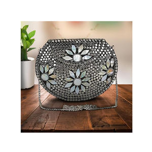 Bolso de mano de noche de estilo elegante de metal auténtico hecho en India - Product Image 1