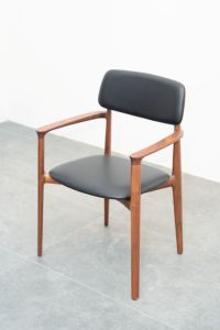 Chaise de salle à manger moderne en bois de frêne avec accoudoirs rembourrés, design scandinave pour la maison, le bureau et la salle à manger, PISANO - Product Image 1