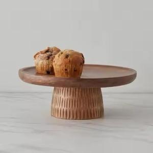 Support à gâteau rond en bois blanc fait main antiadhésif Alabanza Enterprises, lavage à la main uniquement, 1 pièce - Product Image 2