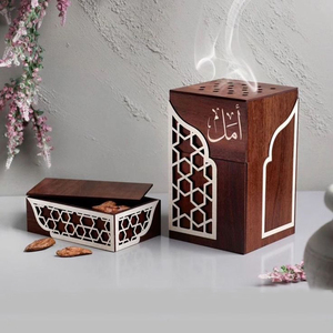 Ensemble de brûleurs à bakhoor arabes en bois faits à la main avec des motifs géométriques découpés au laser. Décoration d'intérieur haut de gamme pour l'exportation internationale - Product Image 2