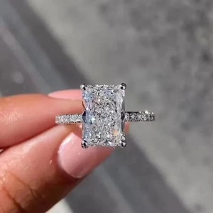 Anillo de compromiso con diamante de corte radiante certificado por IGI con diamantes cultivados en laboratorio, estilo clásico en oro de 10K, 14K, 18K, plata 925, 935 - Product Image 2