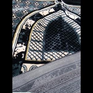 Tapis de prière en velours noir Zari, tapis de prière antidérapant en velours noir, tapis de prière islamique pas cher, tapis de prière en gros, tapis de prière musulman d'Arabie Saoudite - Product Image 3