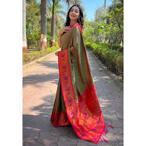 Sari de soirée en soie Paithani Muniya Meenakari tissé à la main avec des fils Zari, vert, de la marque Elite Weaves - Product Image 1