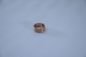Nouveaux Bracelets Joncs Classiques pour Femmes, Plaqué Or, Ornés de Lettres et de Diamants, Style Européen et Américain, Tendance et Polyvalents, Vente en Gros - Product Image 2