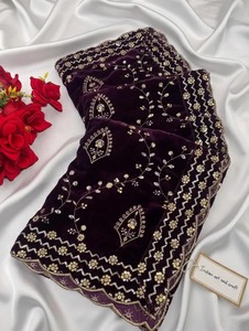 Superbe dupatta de mariage en velours violet avec broderie florale dorée Zari sur toute la surface, châle de mariage exquis - Product Image 3