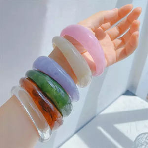 Braccialetti con ciondoli quadrati in resina verde, bracciali colorati, ornamenti per le mani, cristiani, moderni, all'ingrosso per donna - Product Image 3