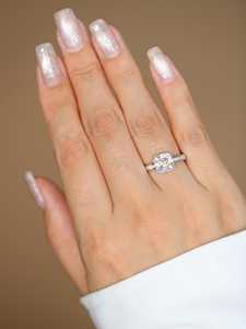 Anillo Solitario de Moissanita de Corte Asscher de 1 Quilate de Alta Demanda, Banda de Eternidad Simulada, Plata 925, Regalo Especial para Amigos - Product Image 3