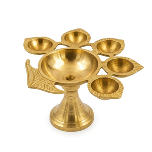 Lámpara de aceite Diya de latón hecha a mano al por mayor con 6 mechas, Puja Deepam, decorativa para festivales, hogar, templo, regalo, proveedor OEM - Product Image 1