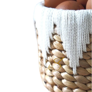 Organizador de Jacinto de Agua Tejido a Mano: Cesta de Almacenamiento Cilíndrica Amarilla Natural - Product Image 2