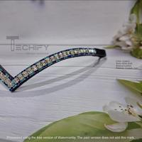 Fronture en cuir personnalisée en forme de V avec cristaux et strass transparents et bleus – Confortable et durable pour la bridonnerie équestre