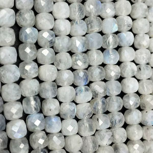 Cuentas de Piedra Lunar Natural, Forma de Cubo Facetado, Hermosa Piedra Lunar Blanca con Destello Azul, Gema de Alta Calidad - Product Image 1