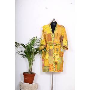 Robe Kantha en soie faite à la main pour femme, magnifique kimono vert en patchwork de coton et soie avec poches, écologique et lavable - Product Image 3