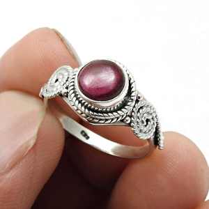Anillo de plata de ley 925 con gema de granate rojo de diseño único, joyería fina para mujer, anillo bohemio con cristal rojo curativo. - Product Image 2