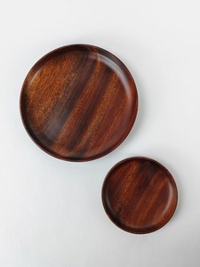 Plateau de service rond en bois rustique, plat à nourriture artisanal en bois d'acacia, vaisselle pour la décoration de la table à manger à la maison - Product Image 4