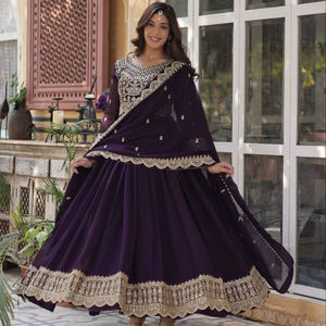 Conjunto de Vestido y Dupatta de Diseño de Lujo con Bordado Zari para la Colección Especial Eid 2026 Disponible al Mejor Precio - Product Image 1