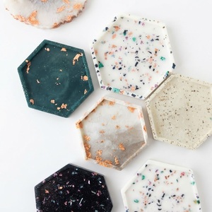 Posavasos hexagonales modernos de resina epoxi al por mayor, tapetes de lujo con purpurina galáctica para bebidas, decoración del hogar, logotipo personalizado, resistentes al calor - Product Image 2